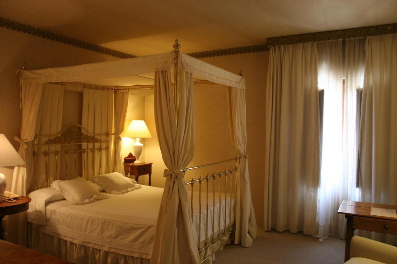 Double or Twin Room,1093414560:JPEG